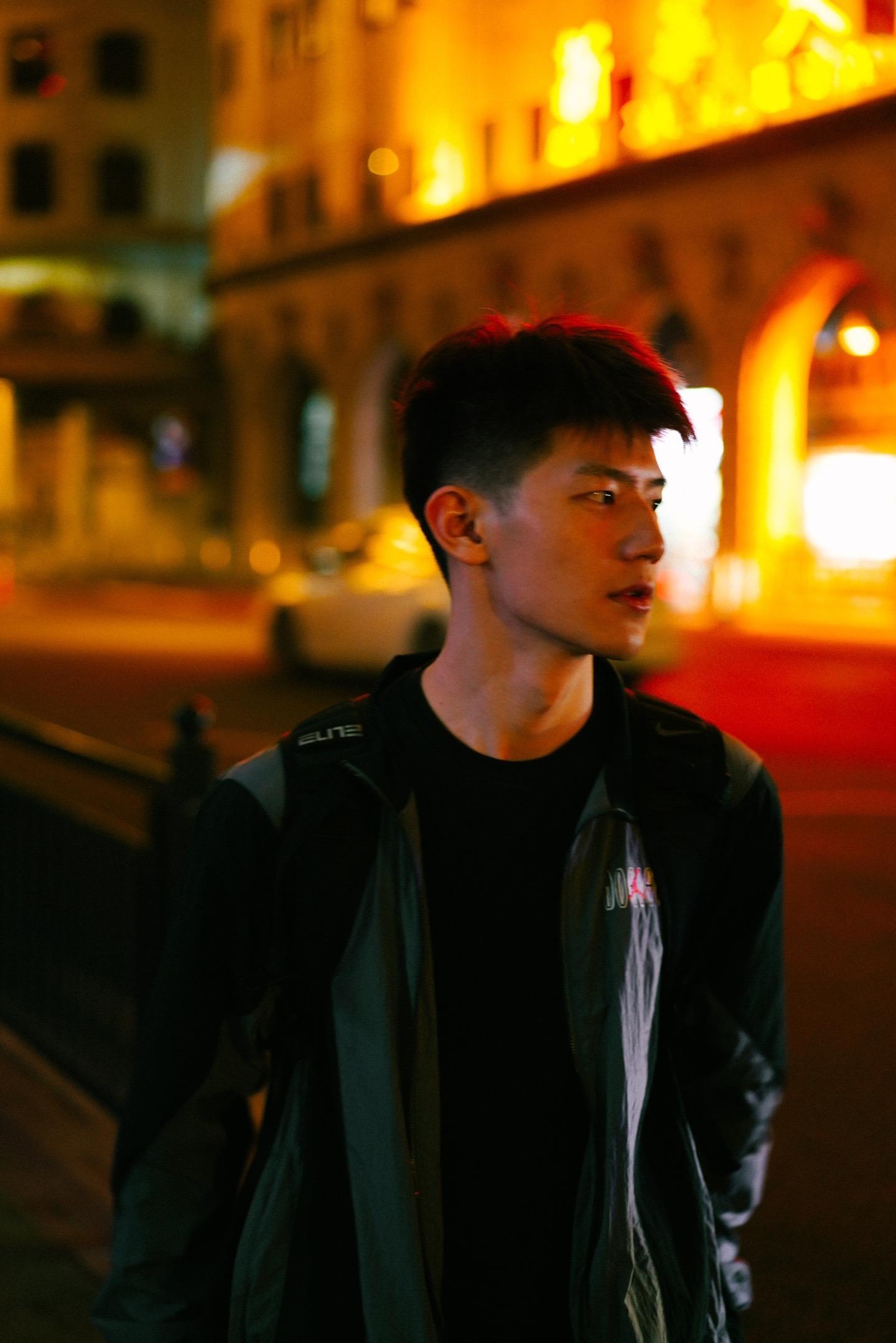 这个侧颜真的帅到我了！ 叶藏PHOTO__财经头条
