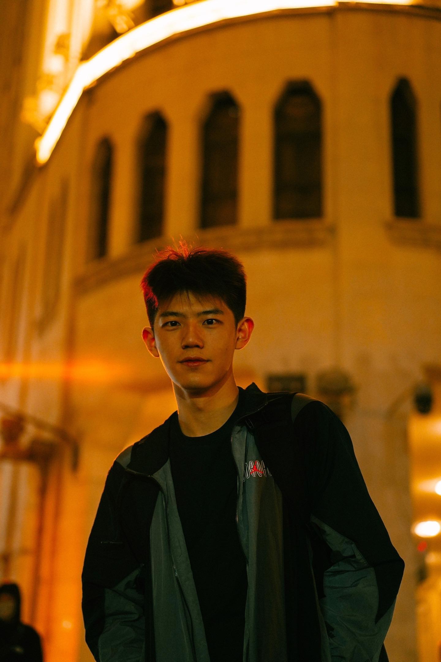 这个侧颜真的帅到我了！ 叶藏PHOTO__财经头条