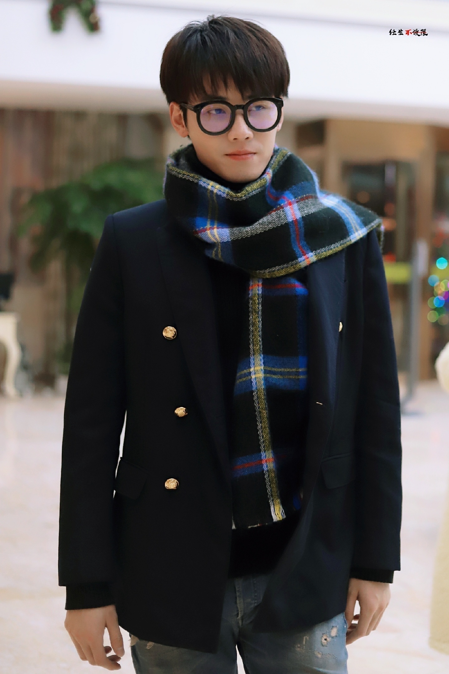 任豪戴眼镜也太帅了吧!复古儒雅文艺范儿十足