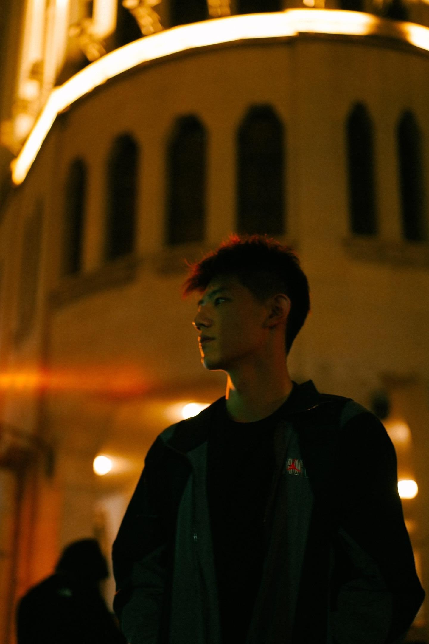 这个侧颜真的帅到我了！ 叶藏PHOTO__财经头条