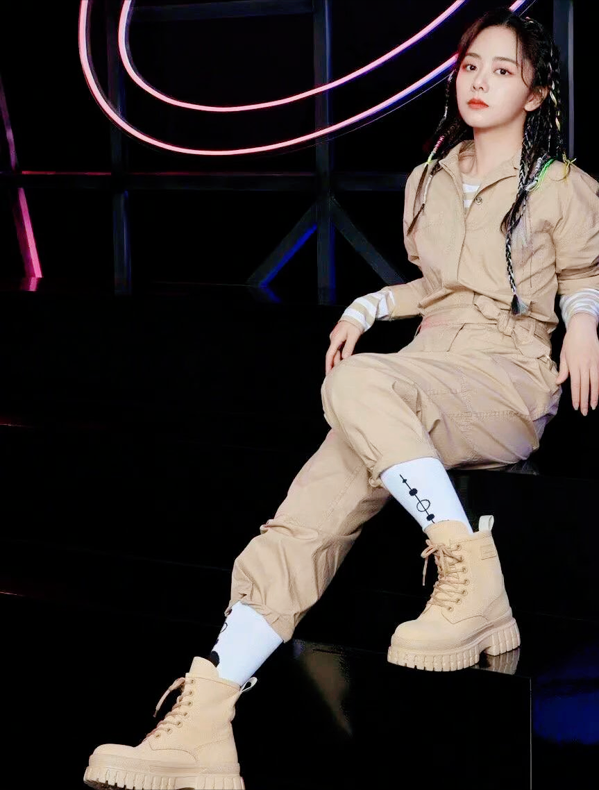 谭松韵百变大咖秀,化身小迷妹,粉丝:好像跟她谈恋爱!