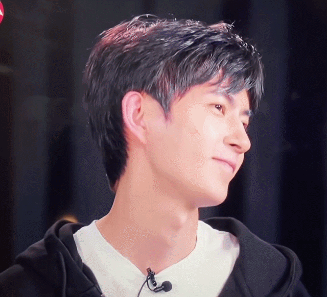 李泽锋当时没有选择于朦胧,后面去找于朦胧的时候,他生气又开心的表情