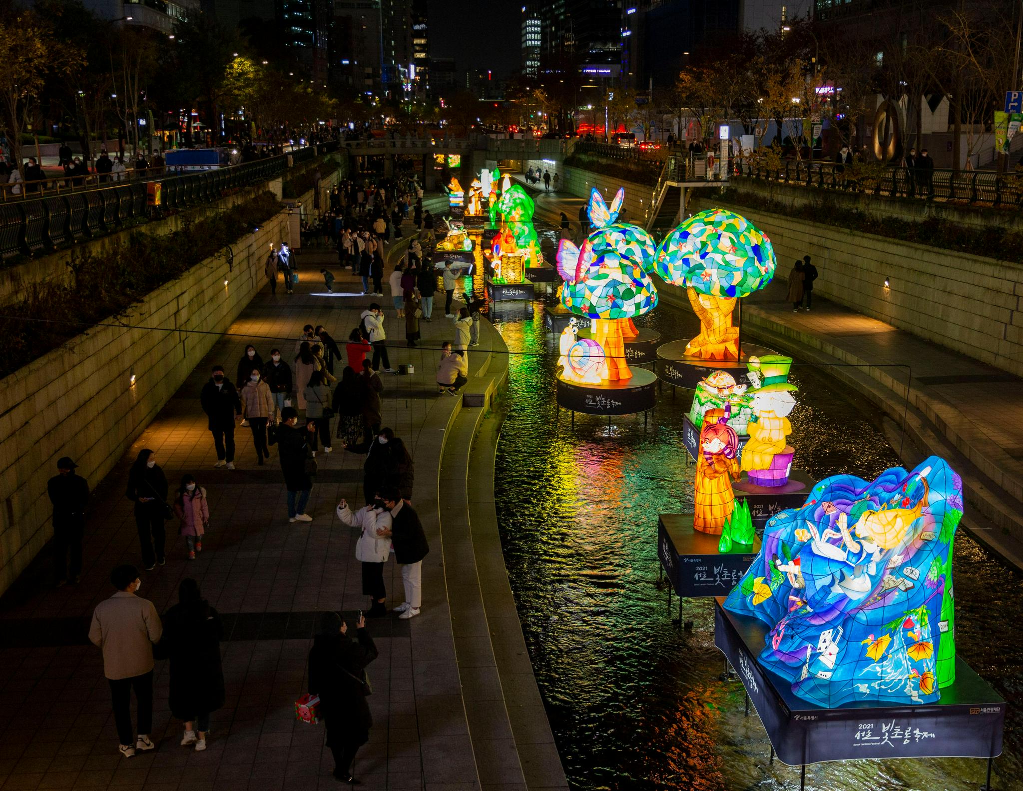 国际韩国首尔花灯节缤纷彩灯点亮清溪川