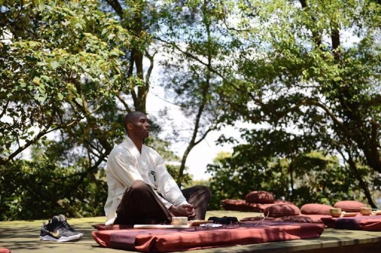 科比打坐静修的照片