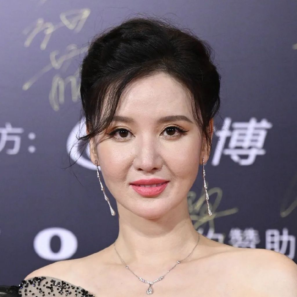 从红毯生图看女星P图前后差距:张萌宛若变脸,郁可唯生图瑕疵多
