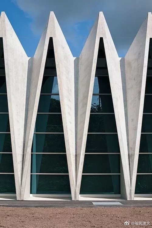 三角形给建筑立面带来的冲击性简直了晚安