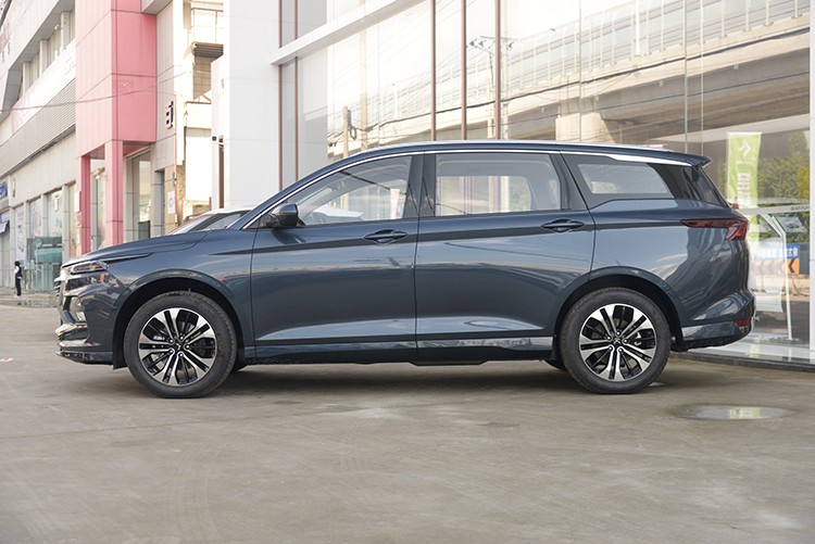 大四座家用车 五菱凯捷预售8.98-11.98万元