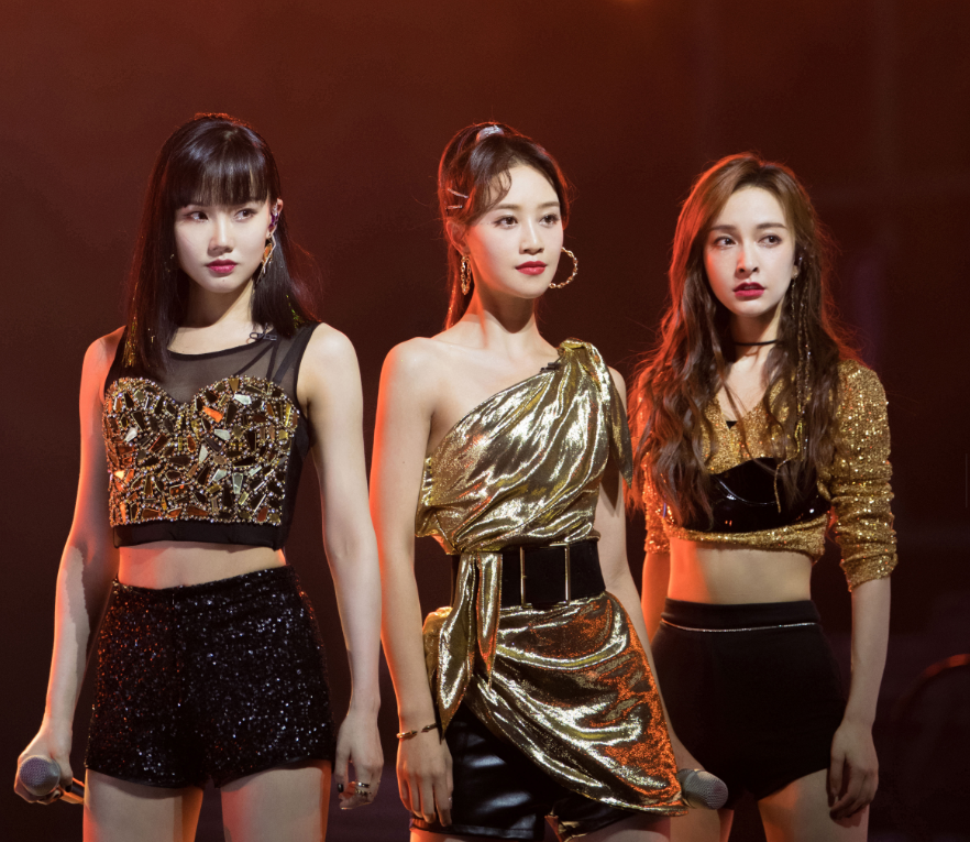 吴昕浪姐二公舞台现场劈叉截图放大三倍看清腿是否用功很显然