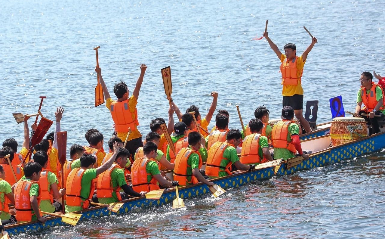 中国(安康)汉江龙舟节已经成为市民传统的庆祝方式,在端午节期间