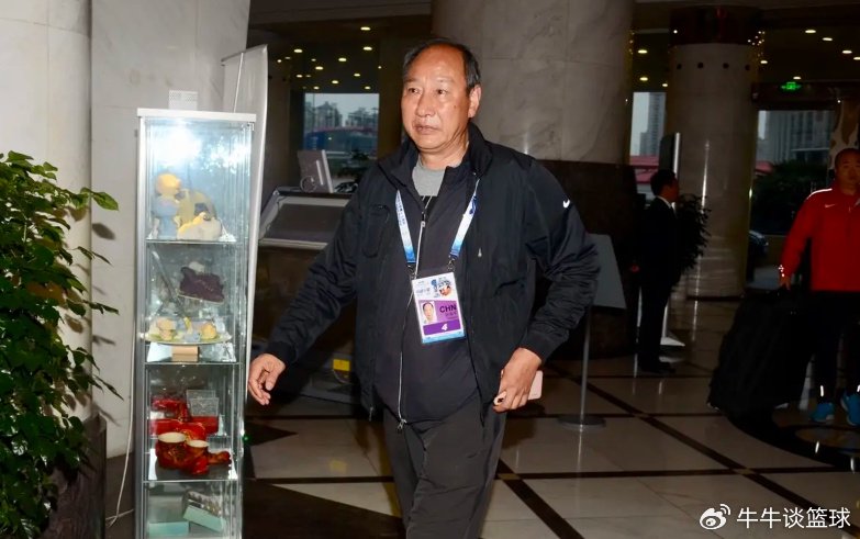 刘翔恩师孙海平现状:多省发工资,5大爱徒都争气,70岁一天2包烟