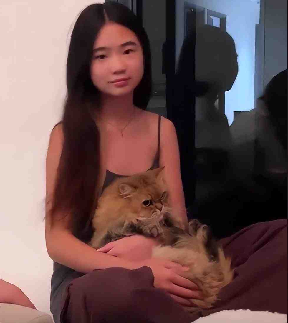 曹格老婆晒女儿庆生照,12岁Grace变化大,秀发披肩越来越漂亮休闲区蓝鸢梦想 - Www.slyday.coM 曹格老婆晒女儿庆生照,12岁Grace变化大,秀发披肩越来越漂亮休闲区蓝鸢梦想 - Www.slyday.coM