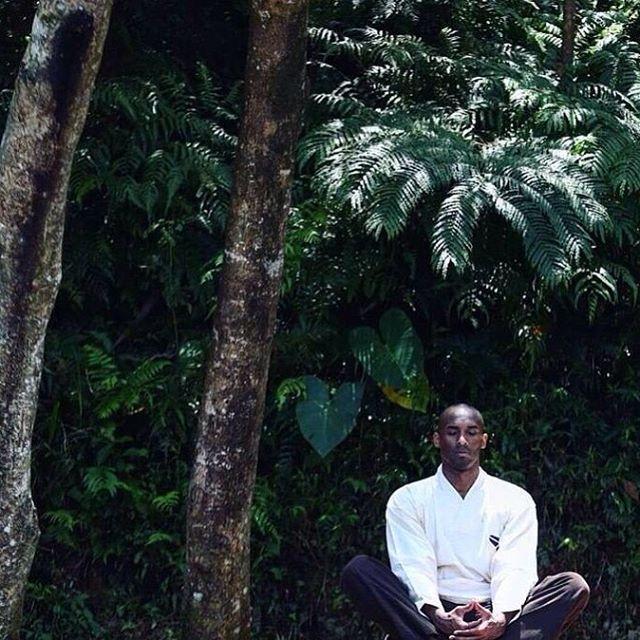 科比打坐静修的照片