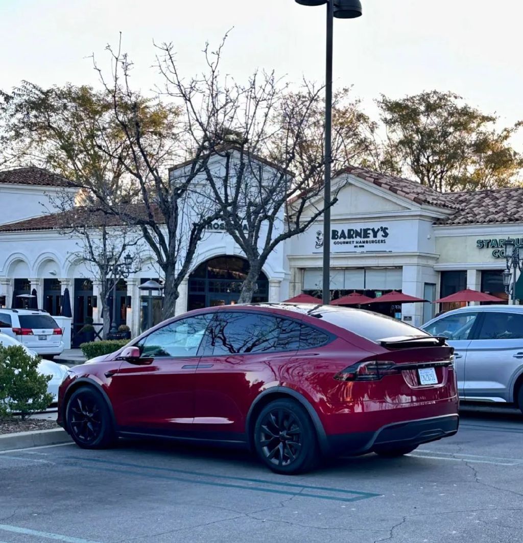 星舰烟花了！特斯拉美国Model S/X全系涨价2500美元休闲区蓝鸢梦想 - Www.slyday.coM