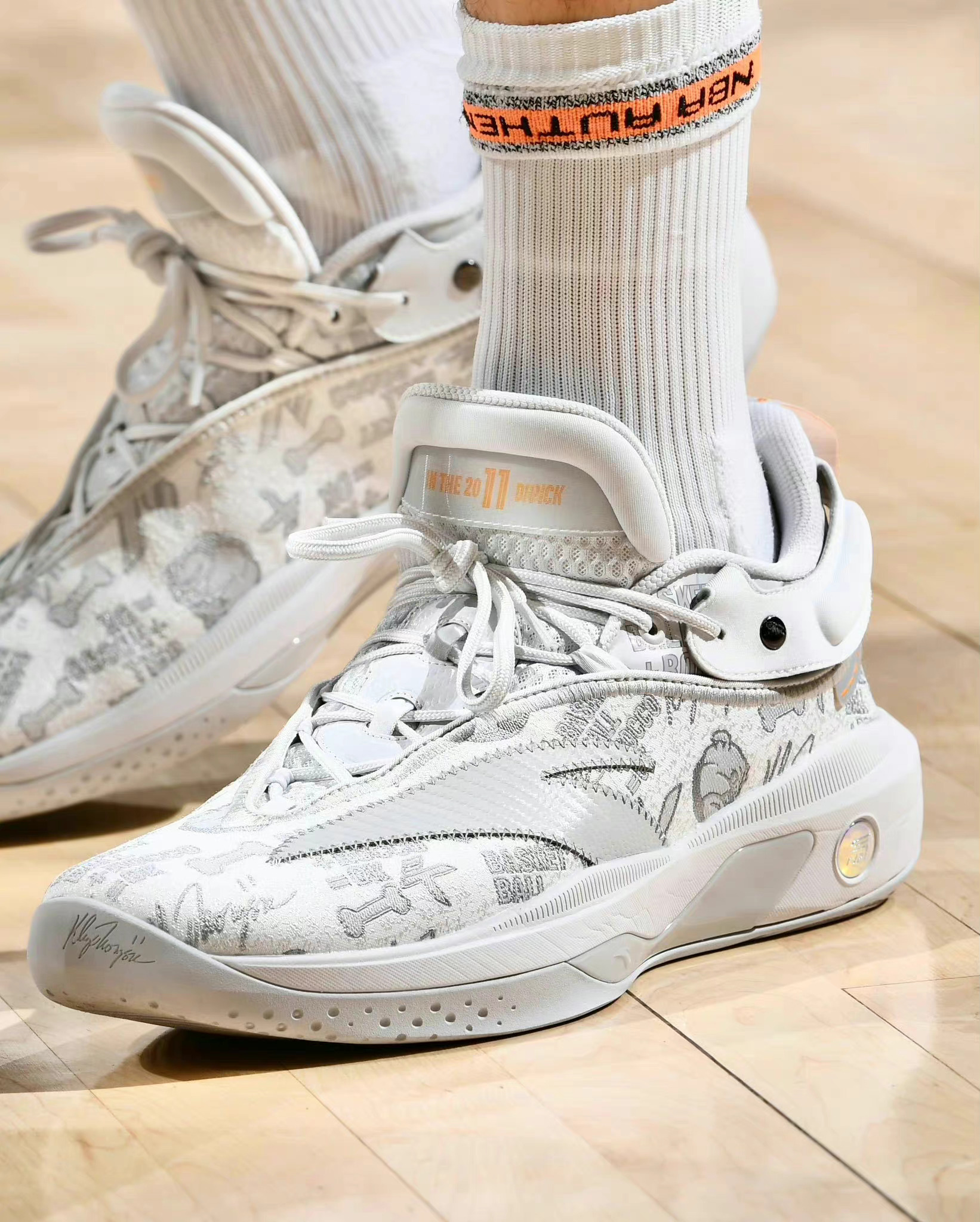 本赛季至今,克莱-汤普森上脚个人第八代签名鞋配色合集……__财经头条