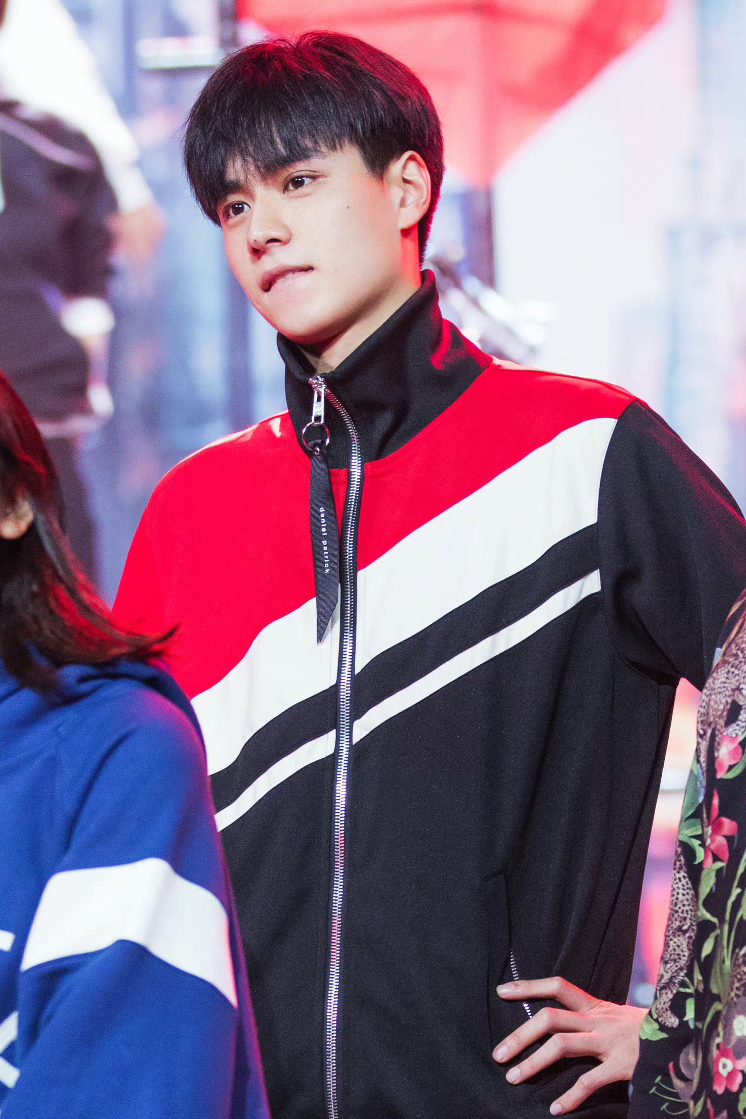 年轻时候的胡一天真帅__财经头条