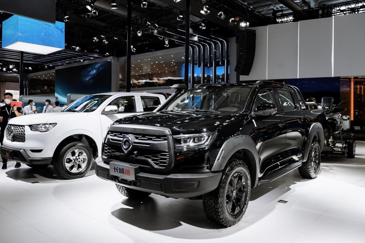 长城炮2022款黑弹越野炮拖挂版金刚炮平底货箱版亮相长春车展