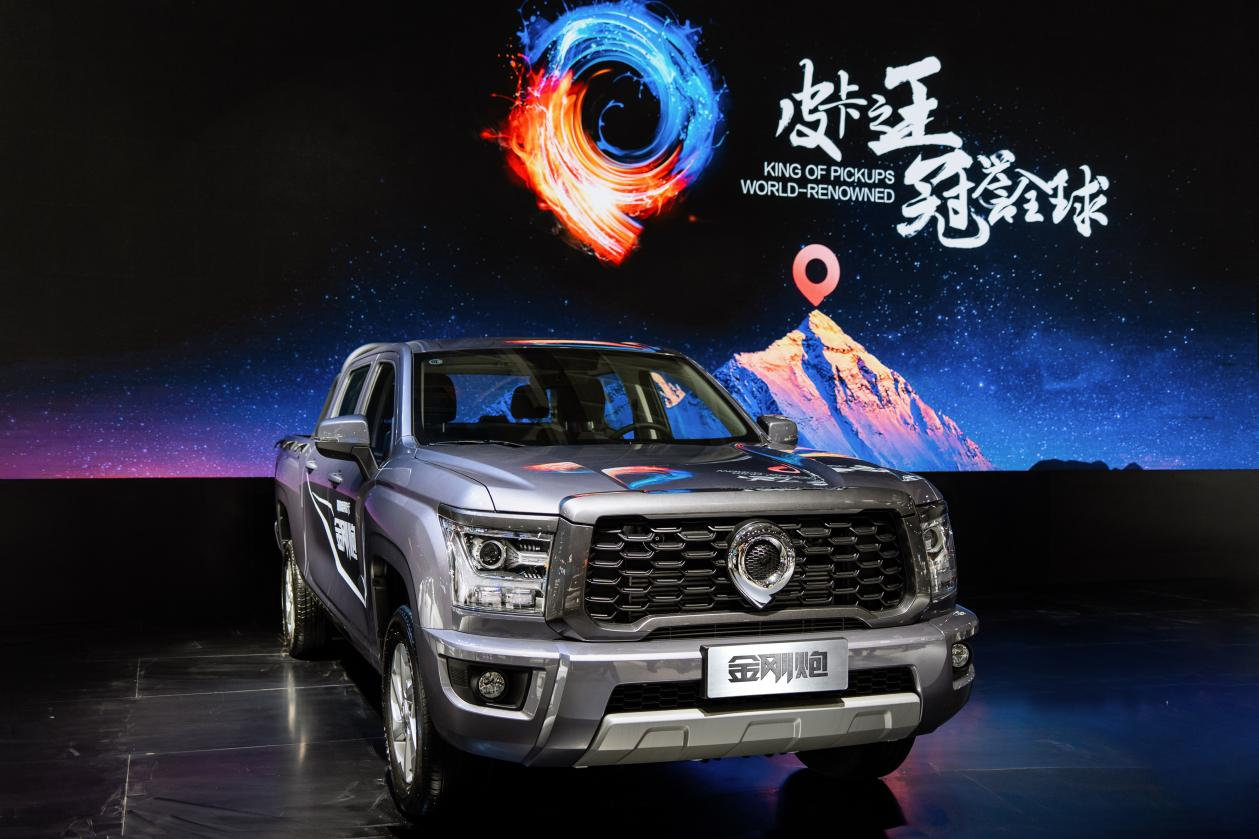 长城炮2022款黑弹越野炮拖挂版金刚炮平底货箱版亮相长春车展