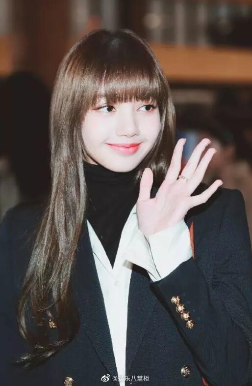 黑长直就是lisa的本命发型吧,这才是又甜又飒的lisa_高清图集_新浪网