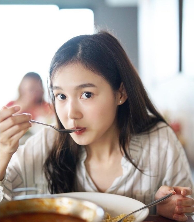 loverrukk 泰国00后甜妹__财经头条