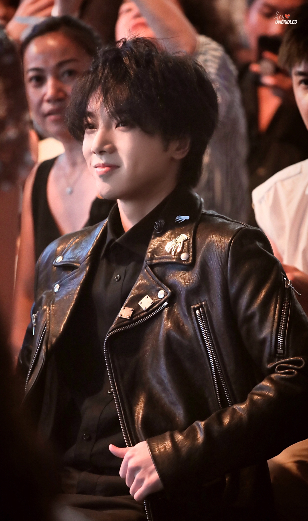 一旦get到华晨宇有酒窝的萌点就会觉得花花整个人更甜了