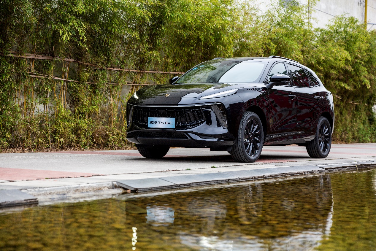 新logo新外形风行t5evo颜值很飒197匹马力油耗65个