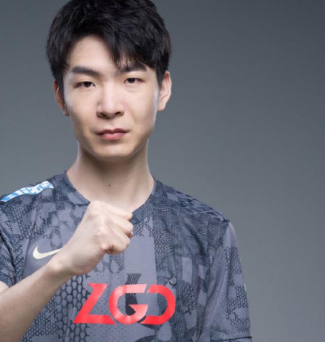 lgd晋级狼行武器大师一打三成名场面解说他真的生气了