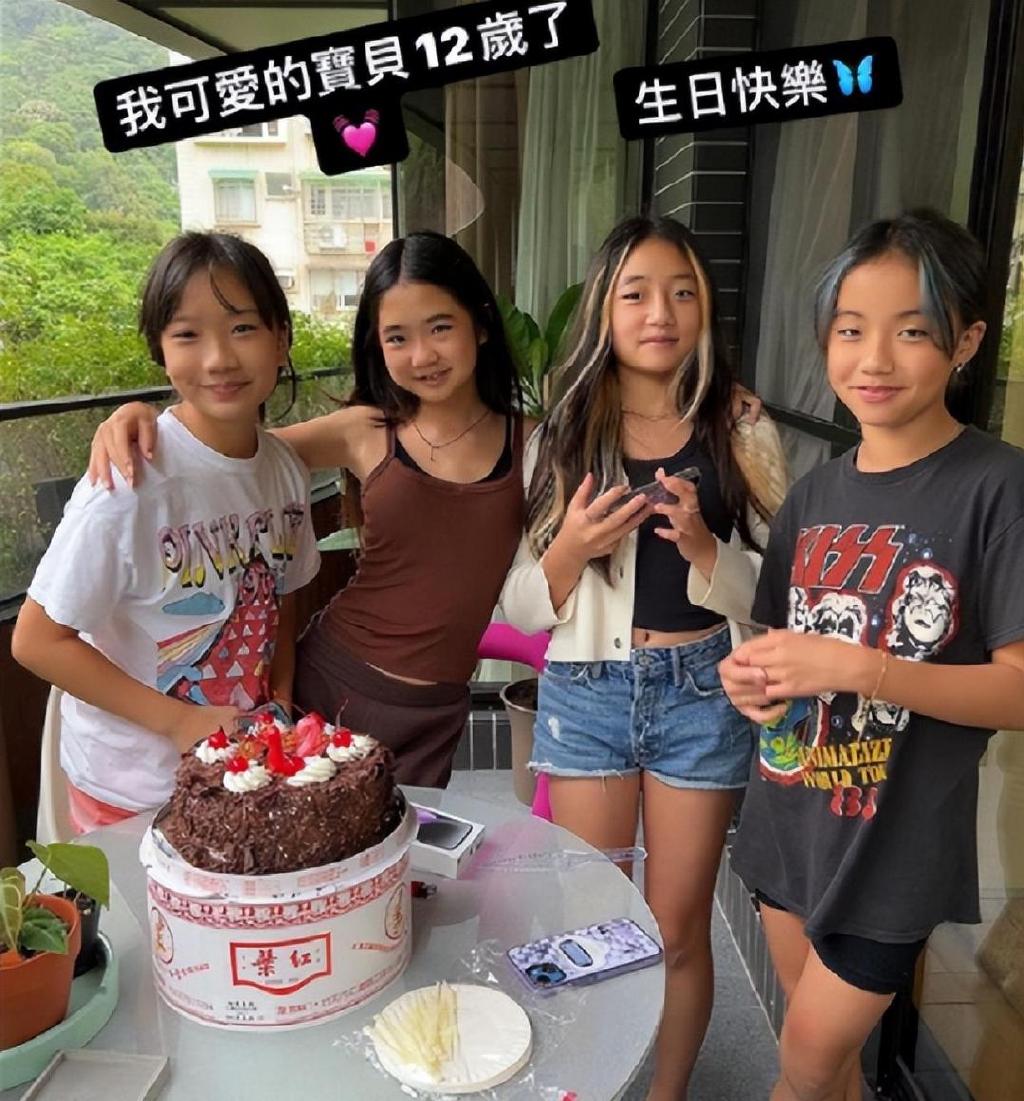 曹格老婆晒女儿庆生照,12岁Grace变化大,秀发披肩越来越漂亮休闲区蓝鸢梦想 - Www.slyday.coM 曹格老婆晒女儿庆生照,12岁Grace变化大,秀发披肩越来越漂亮休闲区蓝鸢梦想 - Www.slyday.coM