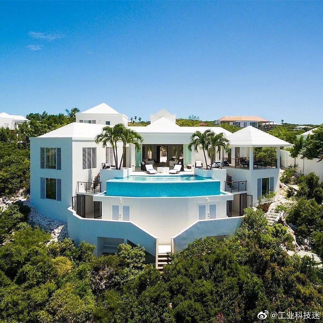 白蓝绿的交汇,让你着迷的爱上这套海景房了吗?