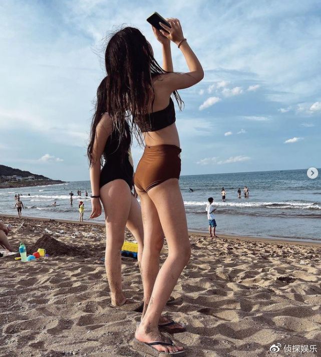 曹格老婆晒女儿庆生照,12岁Grace变化大,秀发披肩越来越漂亮休闲区蓝鸢梦想 - Www.slyday.coM 曹格老婆晒女儿庆生照,12岁Grace变化大,秀发披肩越来越漂亮休闲区蓝鸢梦想 - Www.slyday.coM