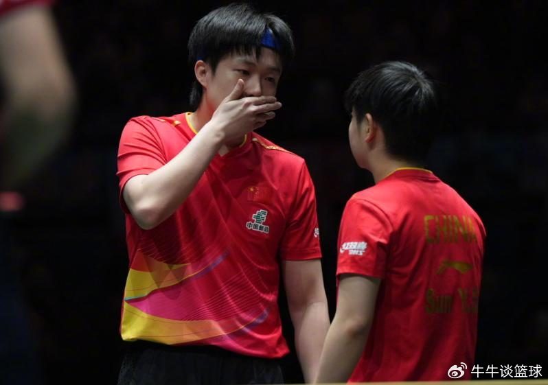 王曼昱3-8逆转后再轰11-2，梁靖崑痛失好局吞首败，国乒8-2法国