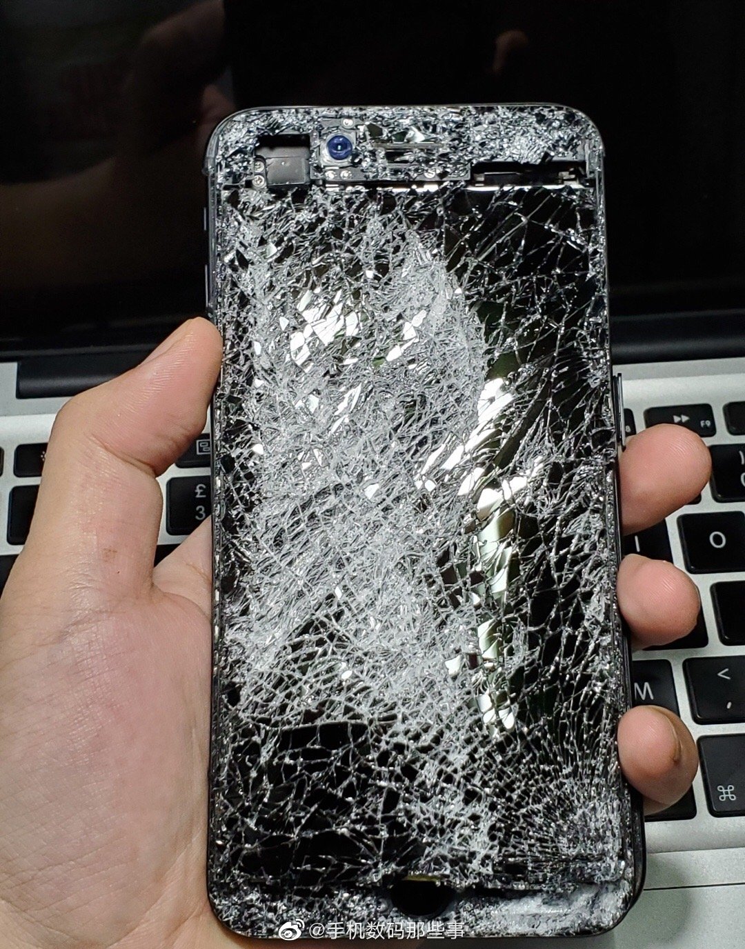 摔得看不出型号了