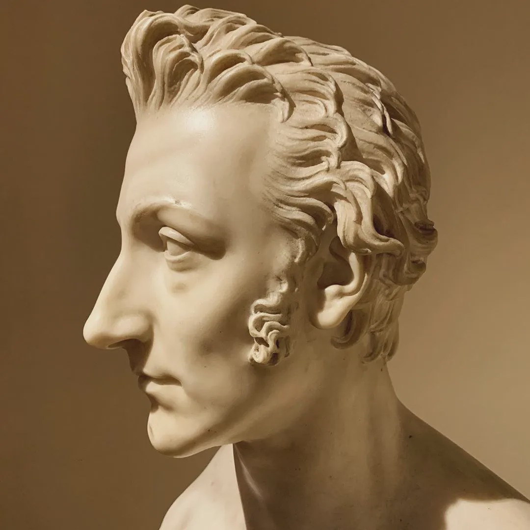 西方雕塑艺术源远流长,作品繁多.