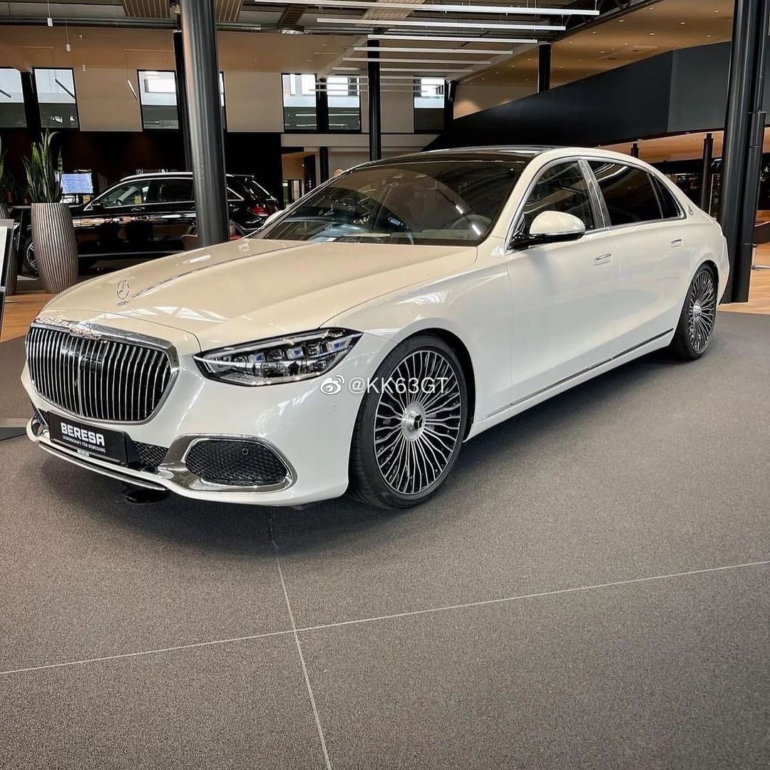 白色的大s迈巴赫真的很有气质啊_高清图集_新浪网