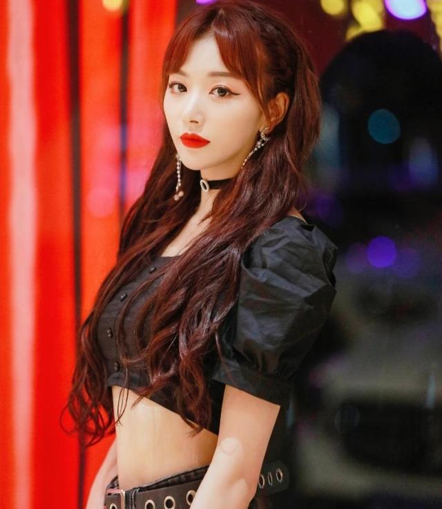 生告别联欢会穿搭逐个看,哪个训练生是你最爱戴萌穿着粉色网纱上衣