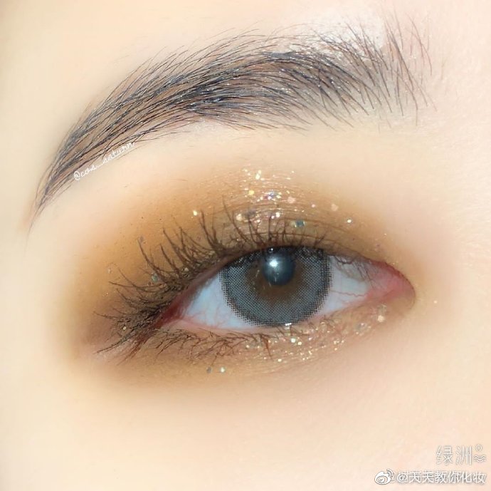 9款适合日常的眼妆,金粉的眼影和冬天也比较配哦(?*?*?