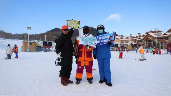 45亿播放量，8800万人次点赞，圆满收官！休闲区蓝鸢梦想 - Www.slyday.coM