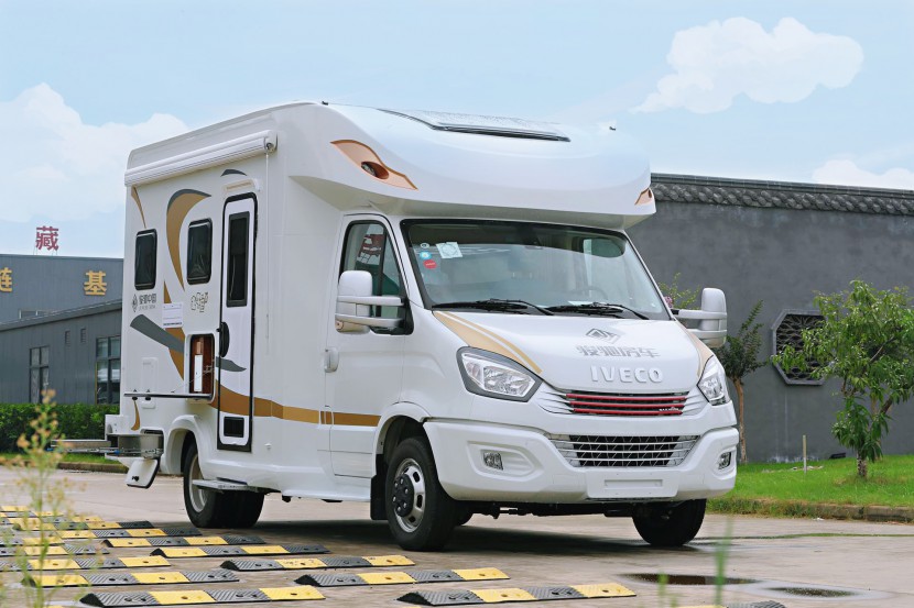 全新骏驰"书香门第风",800ah锂电 600w太阳能"金牛座"房车