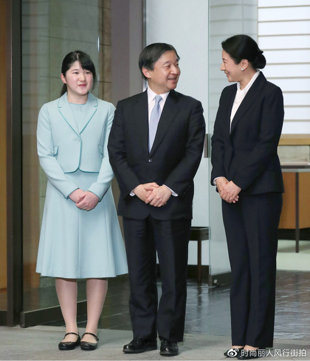 爱子公主时隔三年终于去校园!穿花衬衫配高腰裤变身时髦精,超美__财经头条