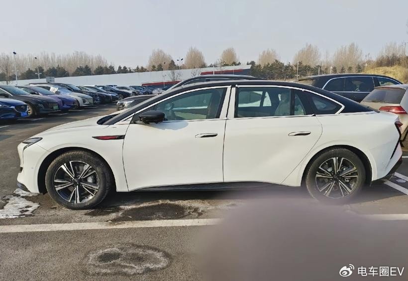 15万以内能换电的红旗eh7续航820km