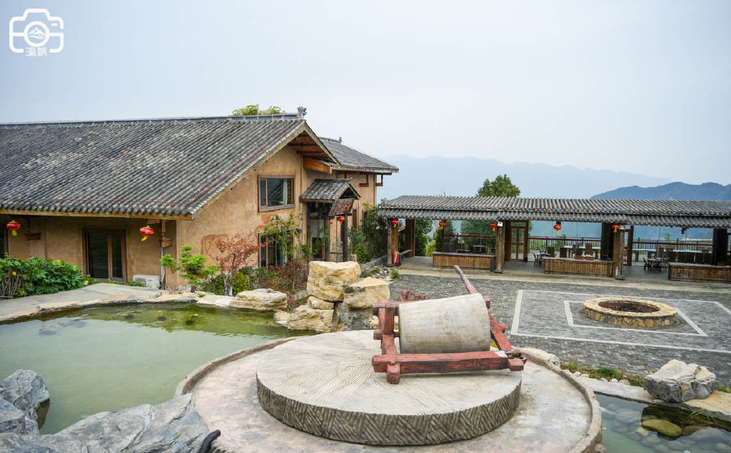 巫山神女峰的对面有座三峡院子,既能瞰壮美巫峡,又可望朝云暮雨|神女