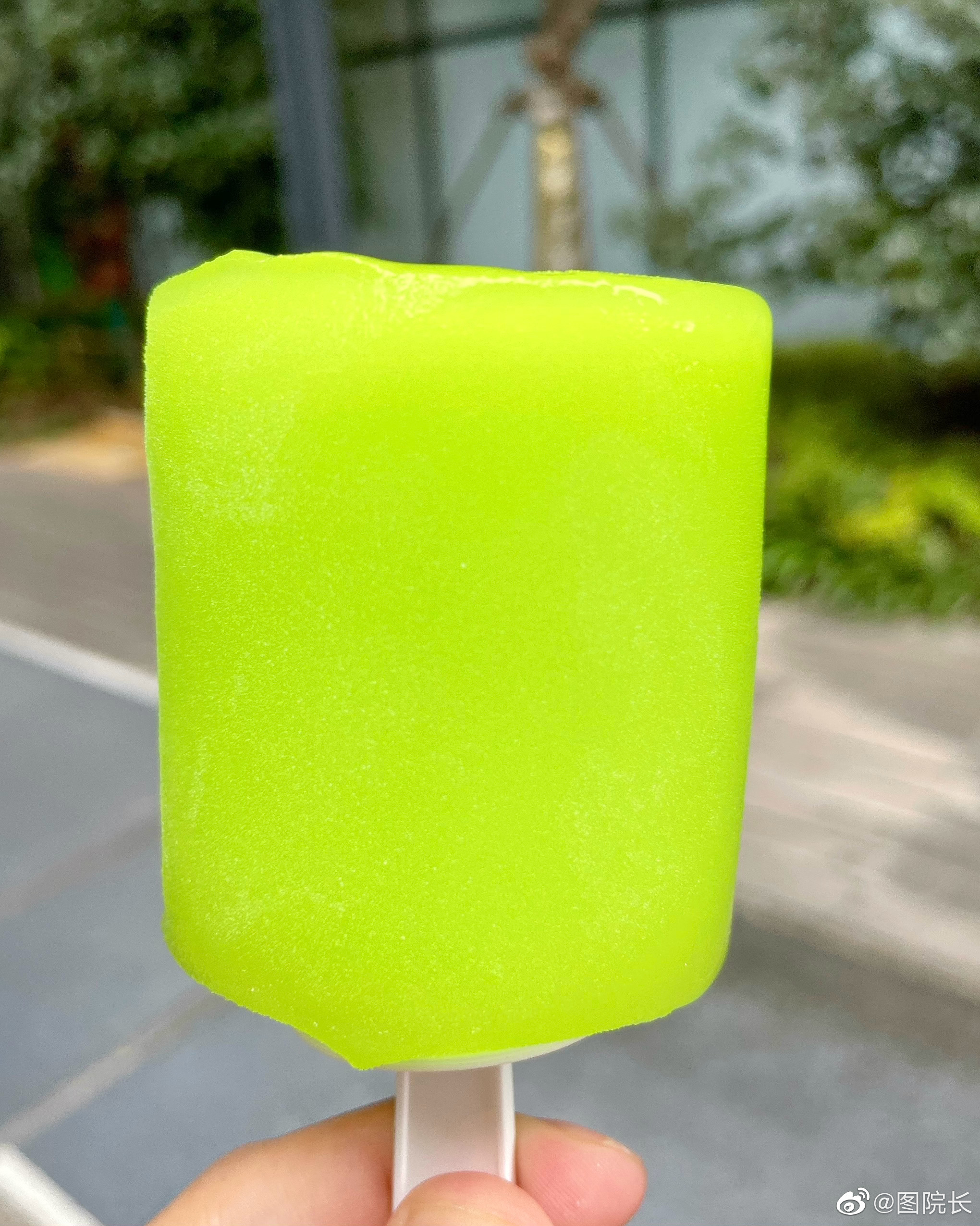 童年回忆系列有新口味啦 水晶葡萄味冰棍包裹着奶油冰淇淋……__财经