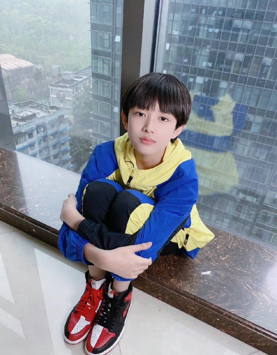 tf家族三代成员童年照 朱志鑫 苏新皓 邓佳鑫 张极 左航 张泽禹