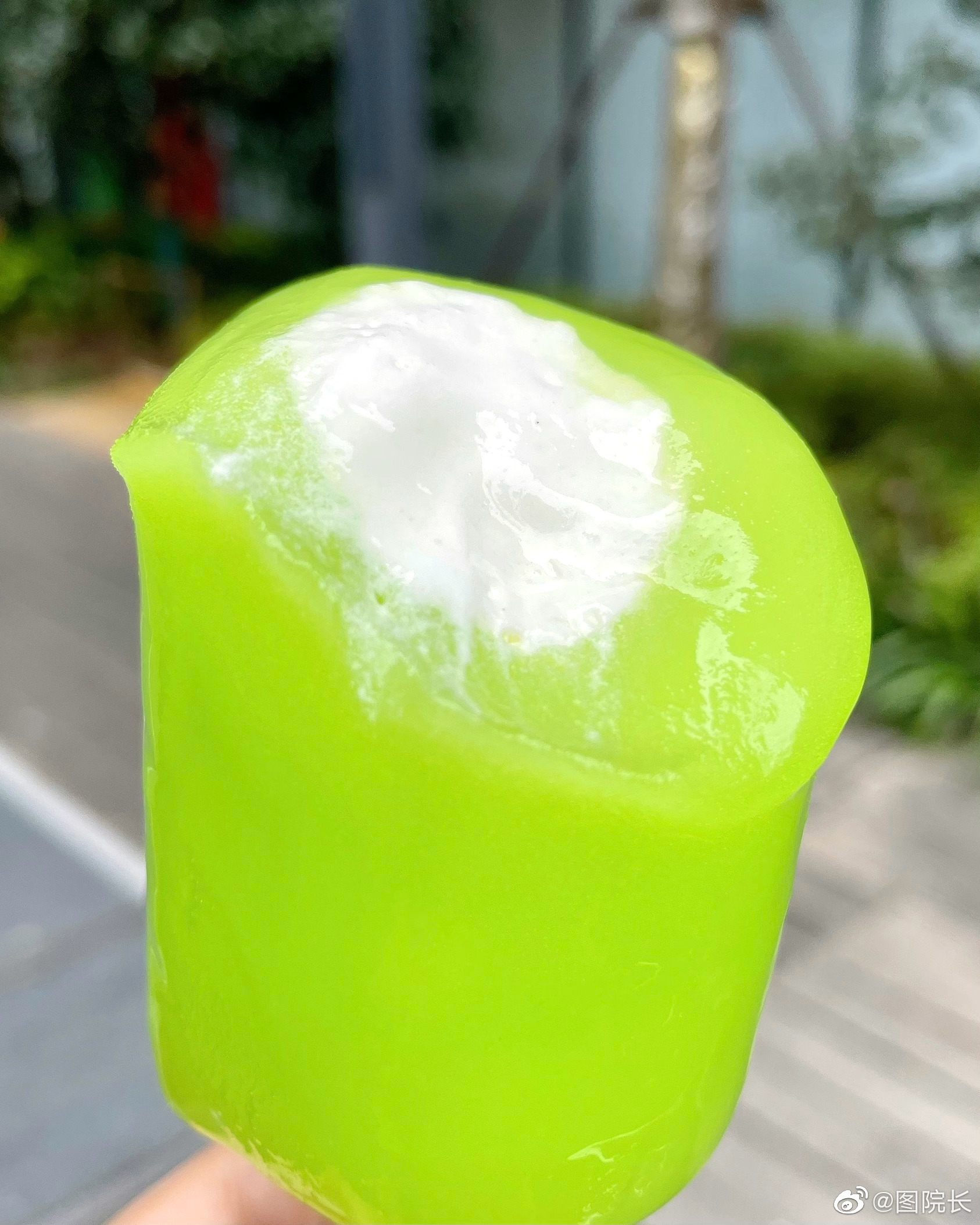 童年回忆系列有新口味啦 水晶葡萄味冰棍包裹着奶油冰淇淋……__财经