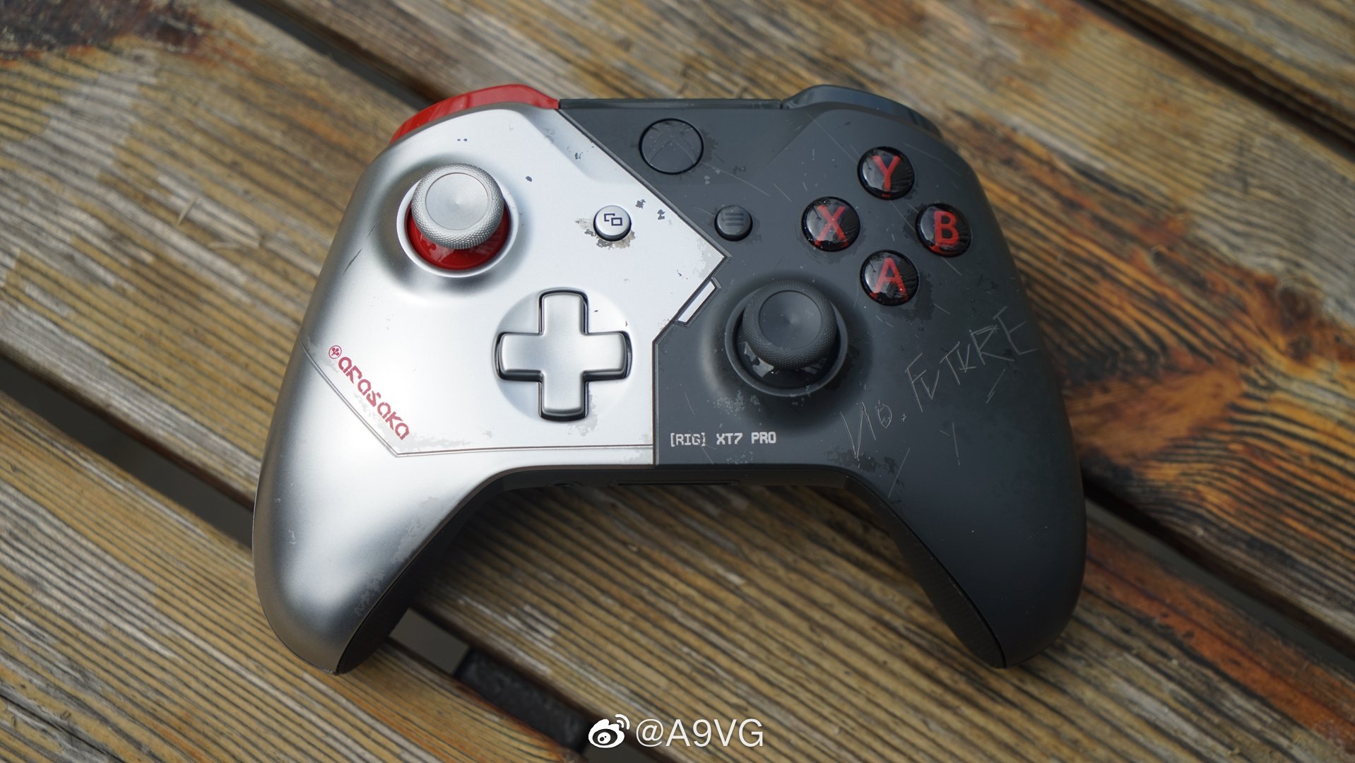 《赛博朋克2077》xbox手柄开箱