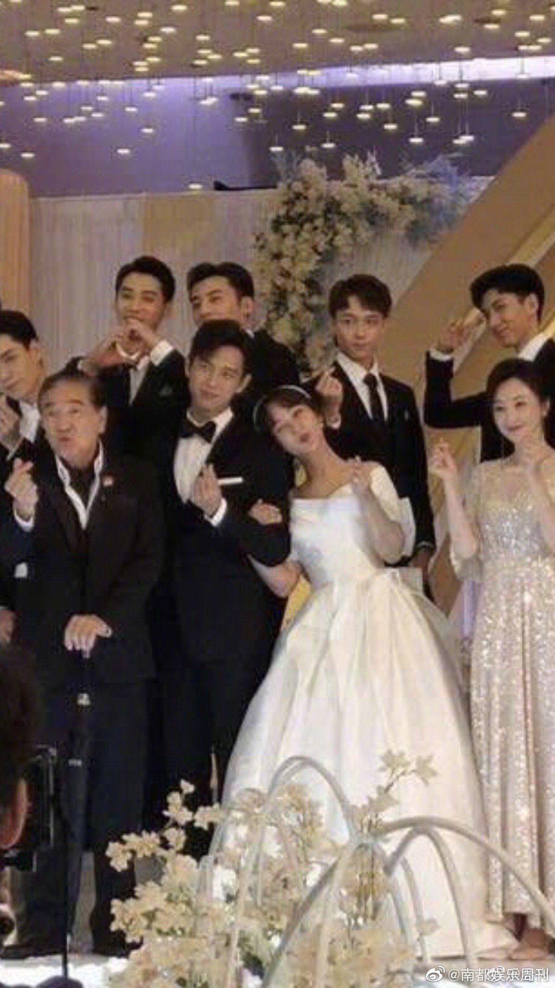 与胡一天,李一桐同穿西服婚纱_高清图集_新浪网