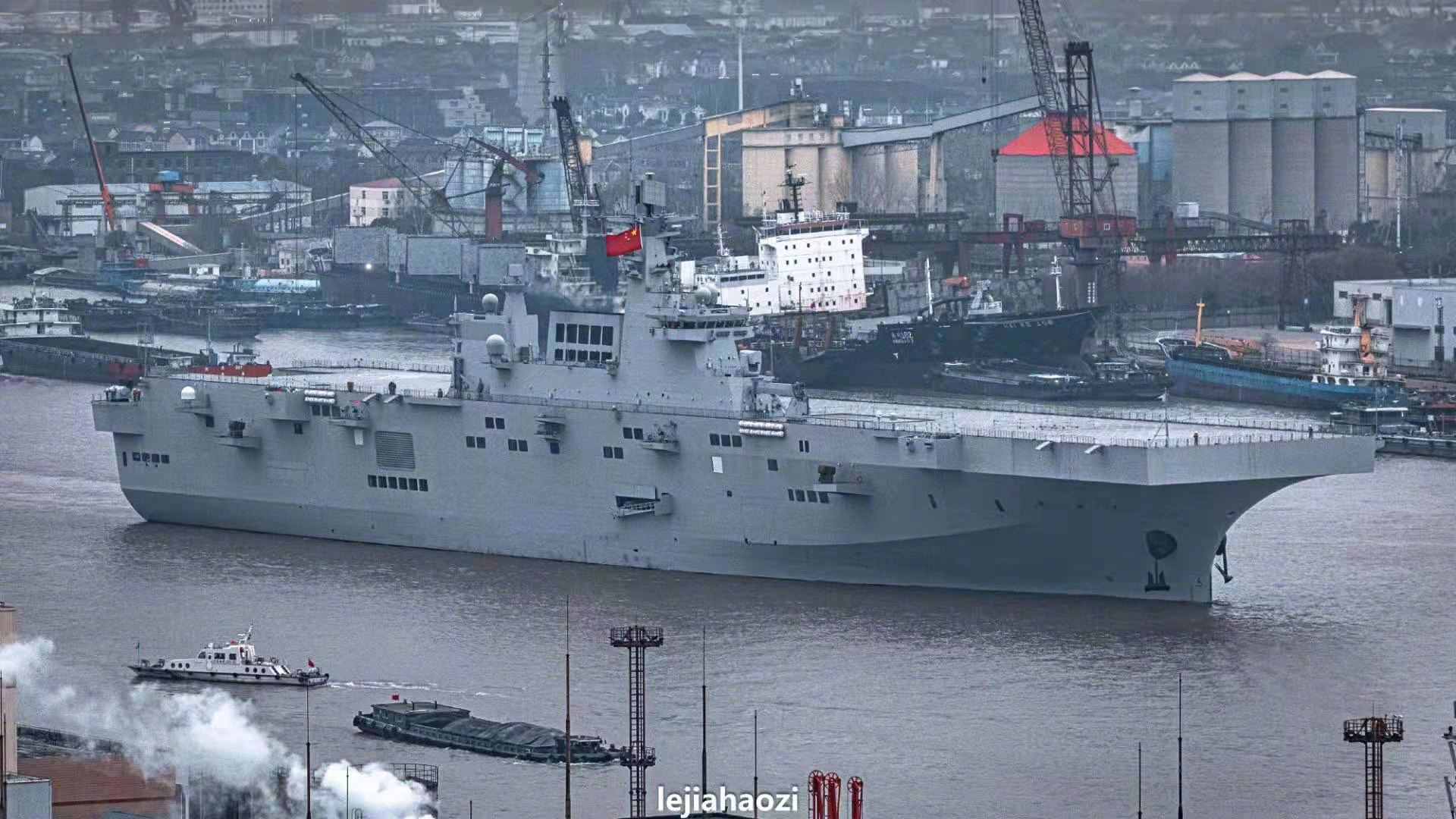 黄浦江上雄伟冷俊的075两栖攻击舰……_高清图集_新浪网