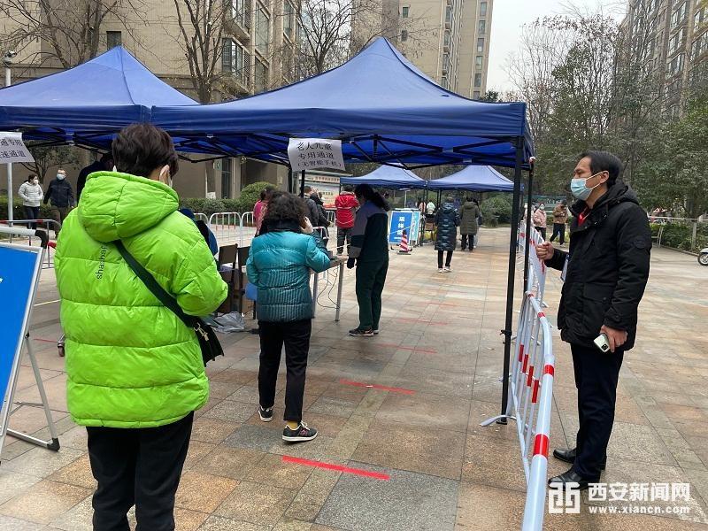 封闭式管理第一天 记者探访社区超市休闲区蓝鸢梦想 - Www.slyday.coM