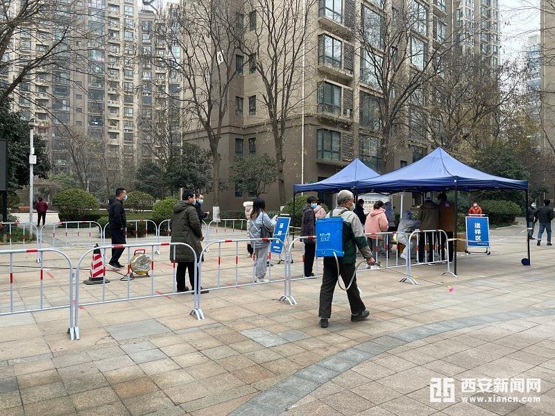 封闭式管理第一天 记者探访社区超市休闲区蓝鸢梦想 - Www.slyday.coM