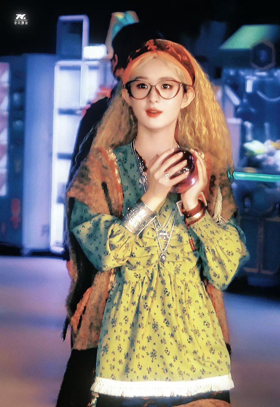 啊啊啊啊啊赵丽颖cos哈利波特里的占卜师了