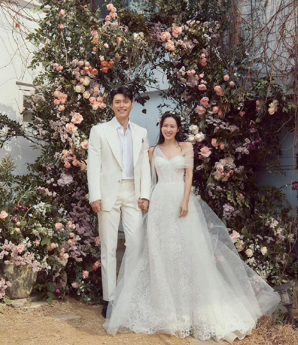 碎花裙穿搭法则,诸多明星爱豆,教你拿捏春日氛围感休闲区蓝鸢梦想 - Www.slyday.coM 碎花裙穿搭法则,诸多明星爱豆,教你拿捏春日氛围感休闲区蓝鸢梦想 - Www.slyday.coM